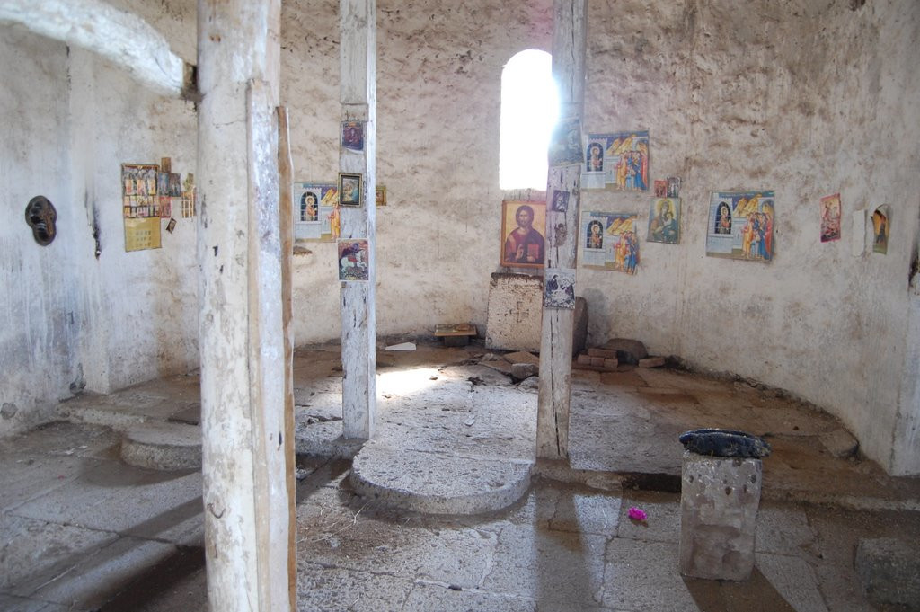 При посещении пещерного города Вардзия лучше всего воспользоваться услугами гида – фотографии Грузии