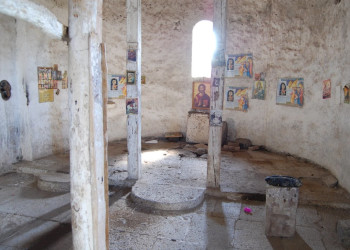 При посещении пещерного города Вардзия лучше всего воспользоваться услугами гида – фотографии Грузии