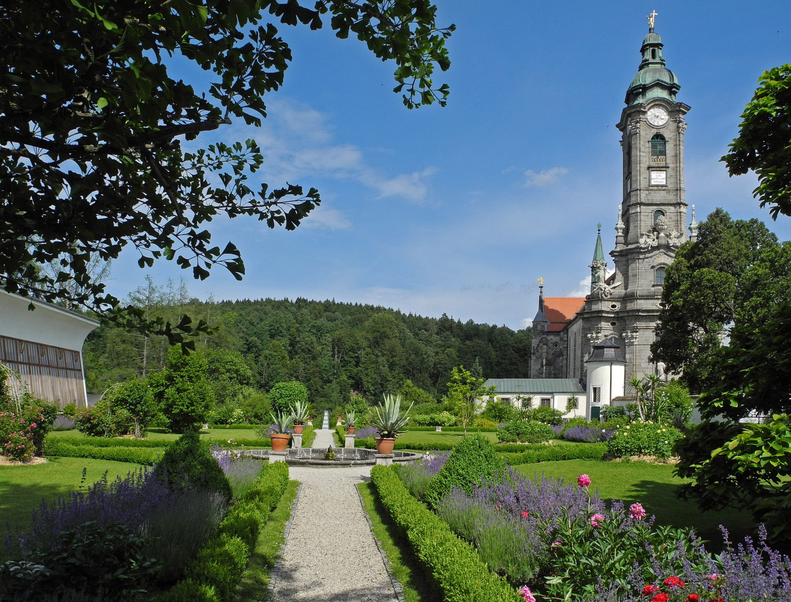 Парк рядом с монастырём Цветль (Stift Zwettl), Австрия – фотографии Австрии