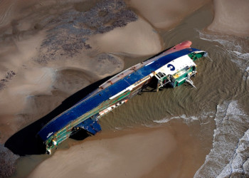 Знаменитое судно Riverdance, севшее на мель в Blackpool – фотографии Великобритании