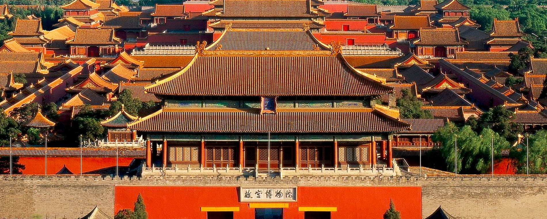 Начало строительству Запретного города в Пекине было положено в 1406 году по указу правителя Чжу Ди – фотографии Китая