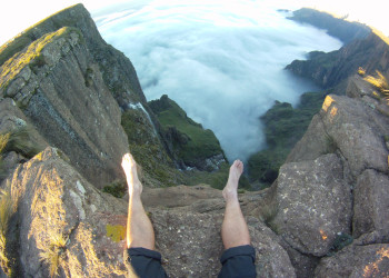 Над Драконовыми горами всё время клубится дымка, будто огромный мифический змей дышит ноздрями – фотографии ЮАР