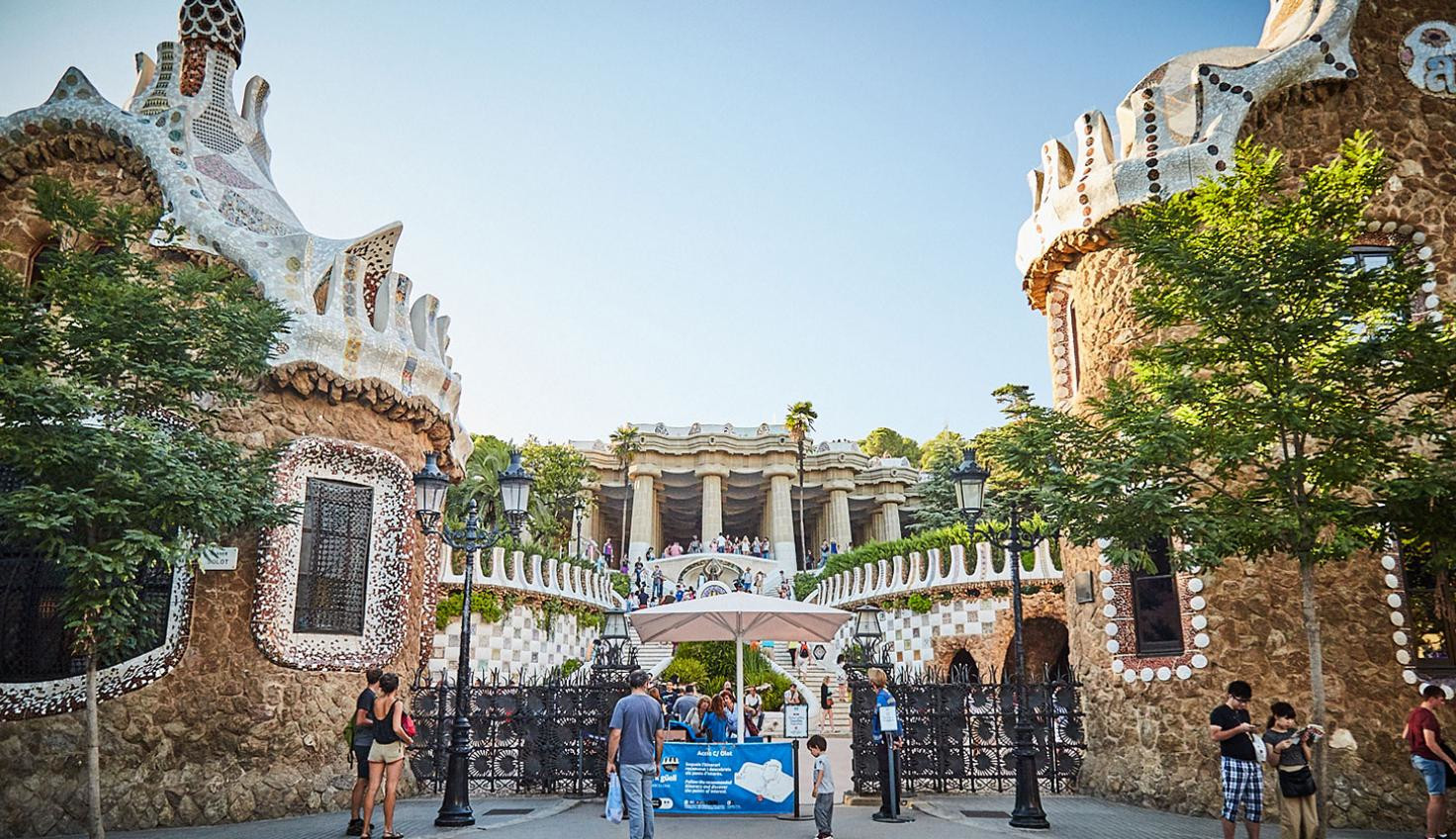 Парк Гуэля (Park Guell) в Испании – фотографии Испании