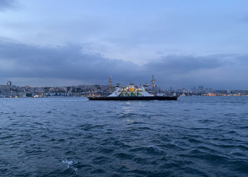 Вид на проплывающей корабль, Босфор – фотографии Турции