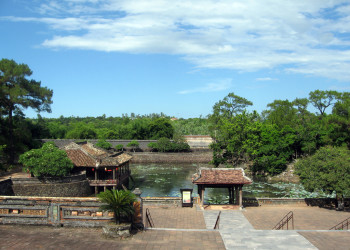 На территории гробницы Ты Дыка – фотографии Вьетнама