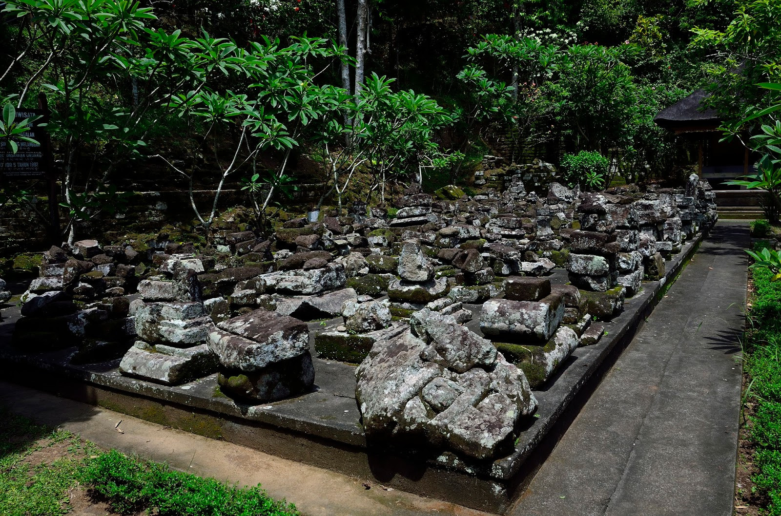 Слоновая пещера Гоа Гаджа (Goa Gajah), Бали, Индонезия – фотографии Индонезии