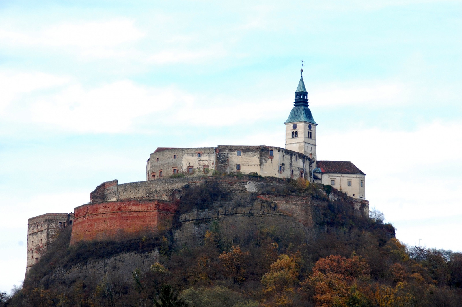 Замок Гюссинг (старейший на территории Бургенланда) – фотографии Австрии