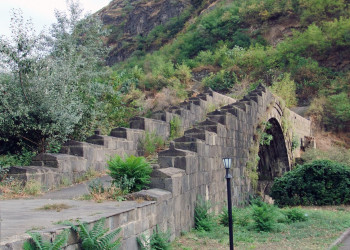 Мост Санаин возле Алаверди построен в 1195 году – фотографии Армении