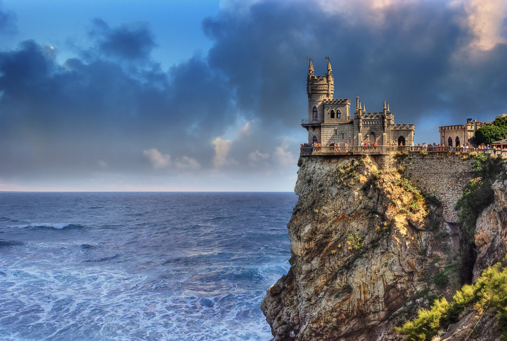 Ласточкино гнездо (Swallow's Nest) в Крыму известно и популярно среди туристов из стран СНГ – фотографии России