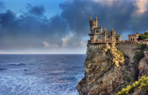 Ласточкино гнездо (Swallow's Nest) в Крыму известно и популярно среди туристов из стран СНГ – фотографии России