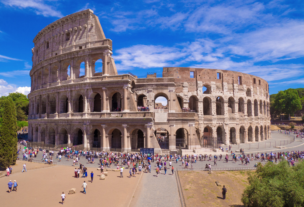 В здании Колизея (Coliseum) царит загадочная и завораживающая атмосфера античного времени – фотографии Италии