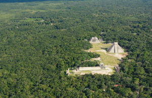 Пирамиды комплекса Чичен-Ица (Chichen Itza), полуостров Юкатан, Мексика – фотографии Мексики