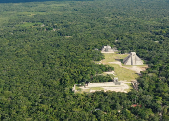 Пирамиды комплекса Чичен-Ица (Chichen Itza), полуостров Юкатан, Мексика – фотографии Мексики
