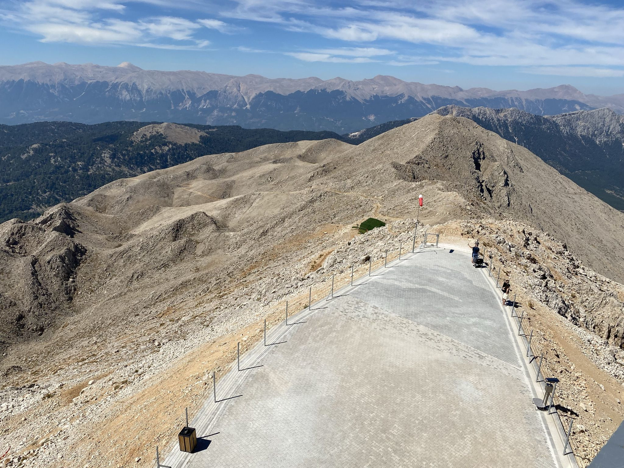 Вид с верхней станции канатной дороги «Олимпос» на горы – фотографии Турции