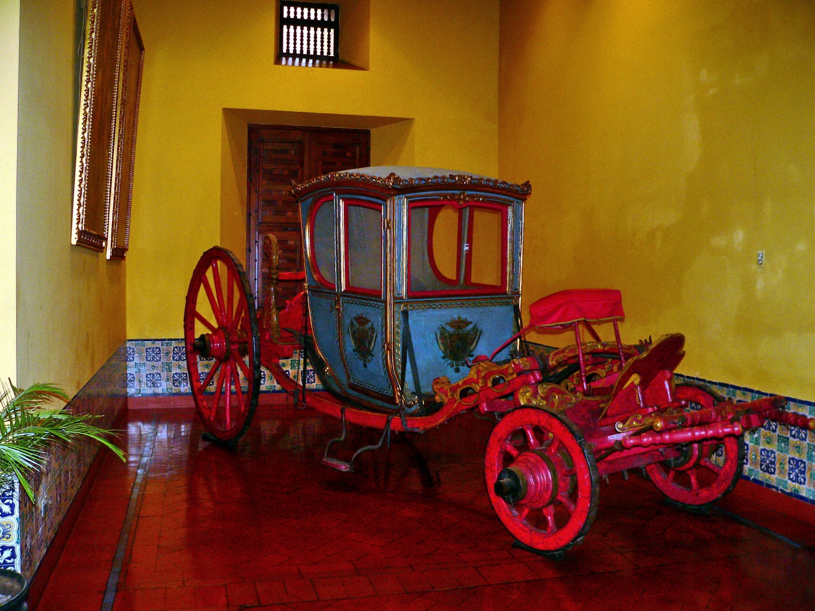 Машинка во дворце Торре-Талье (Лима) – фотографии Перу