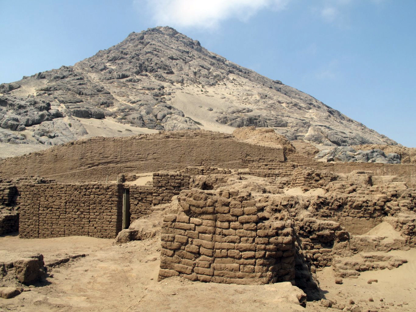 Храм Луны (Huaca de la Luna) – в 6 километрах от Трухильо – фотографии Перу