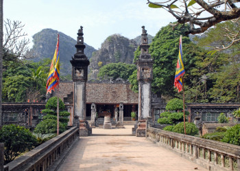 Храм Динь Тьен Хоанга в Хоалы – фотографии Вьетнама