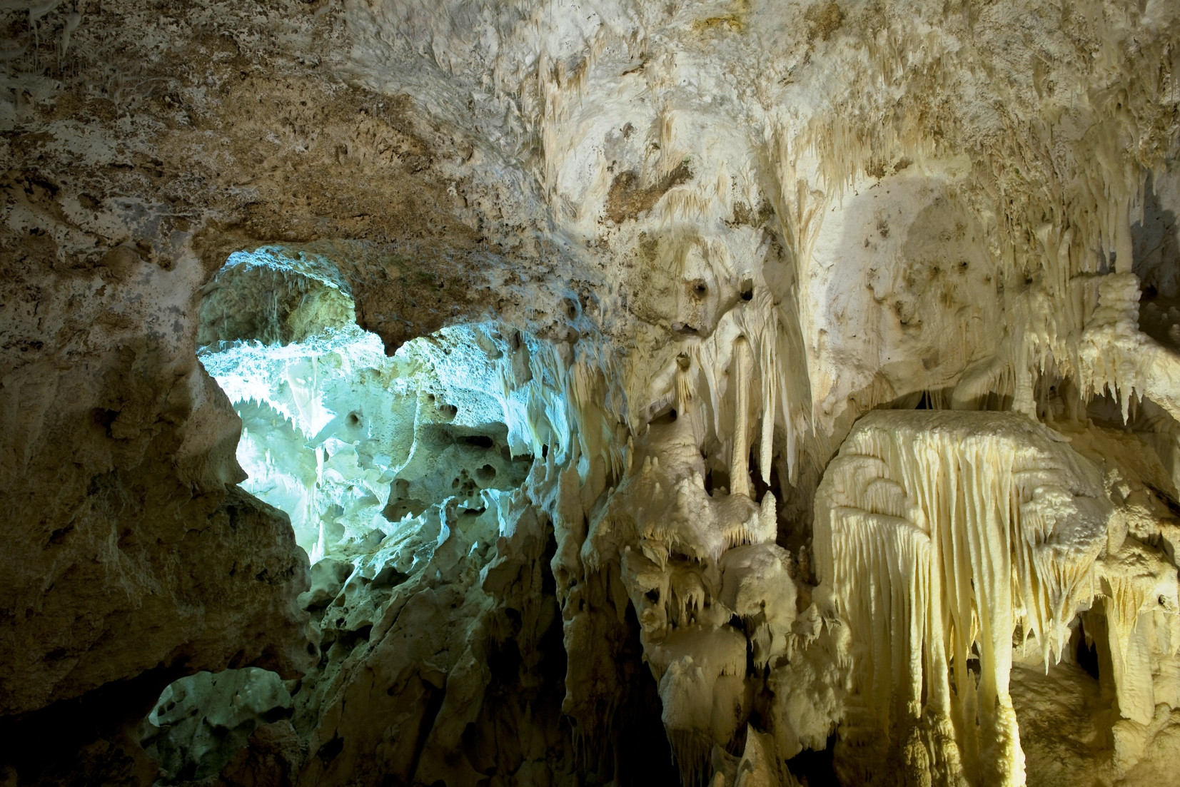 Подземный мир пещер Фрасасси (Frasassi Caves) в итальянском регионе Марке – фотографии Италии