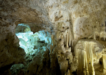 Подземный мир пещер Фрасасси (Frasassi Caves) в итальянском регионе Марке – фотографии Италии