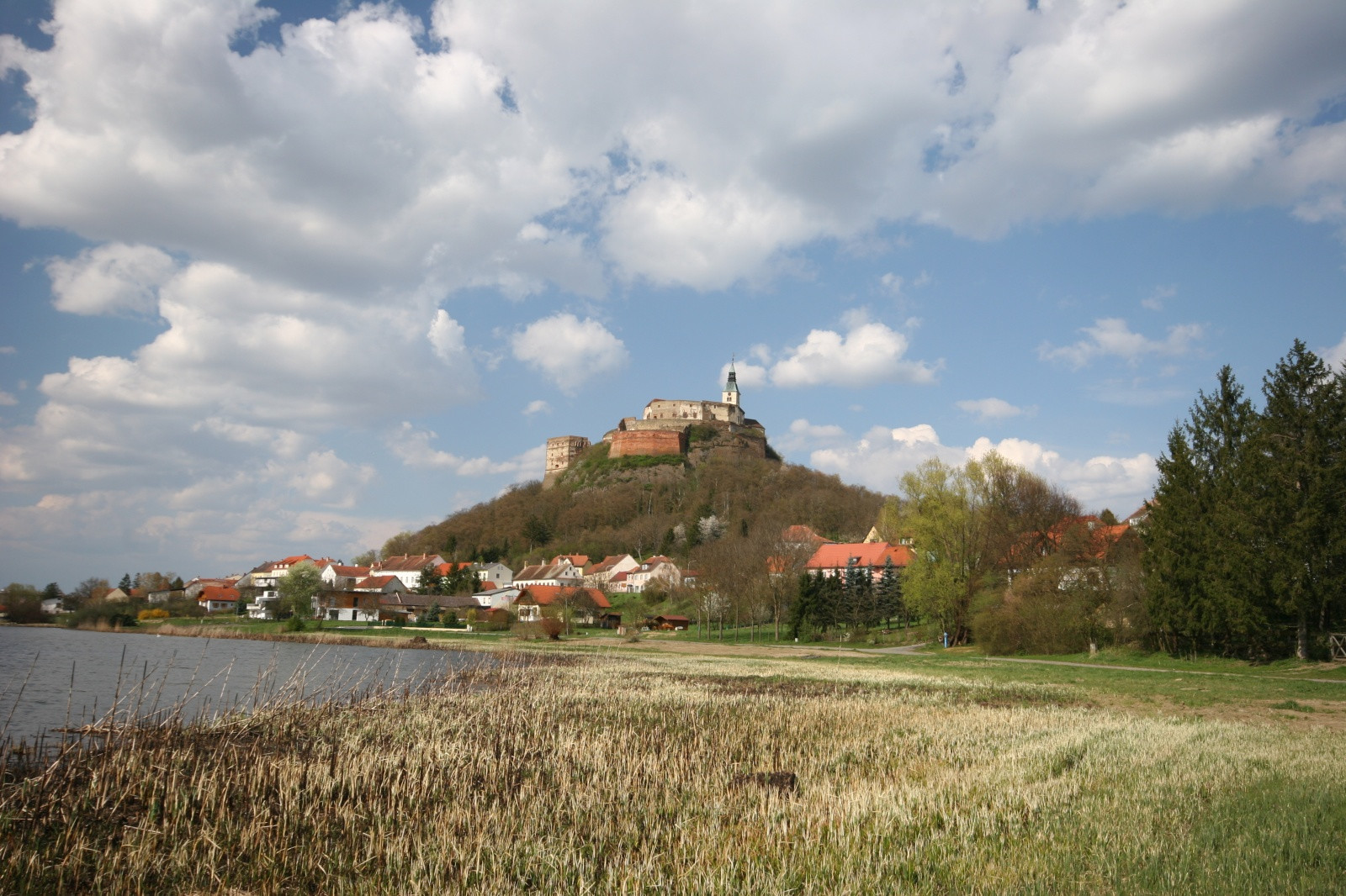 Отличный вид на замок Гюсcинг (Güssing) – фотографии Австрии