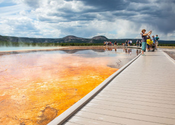 Геотермальные источники в парке Йеллоустоун – фотографии США
