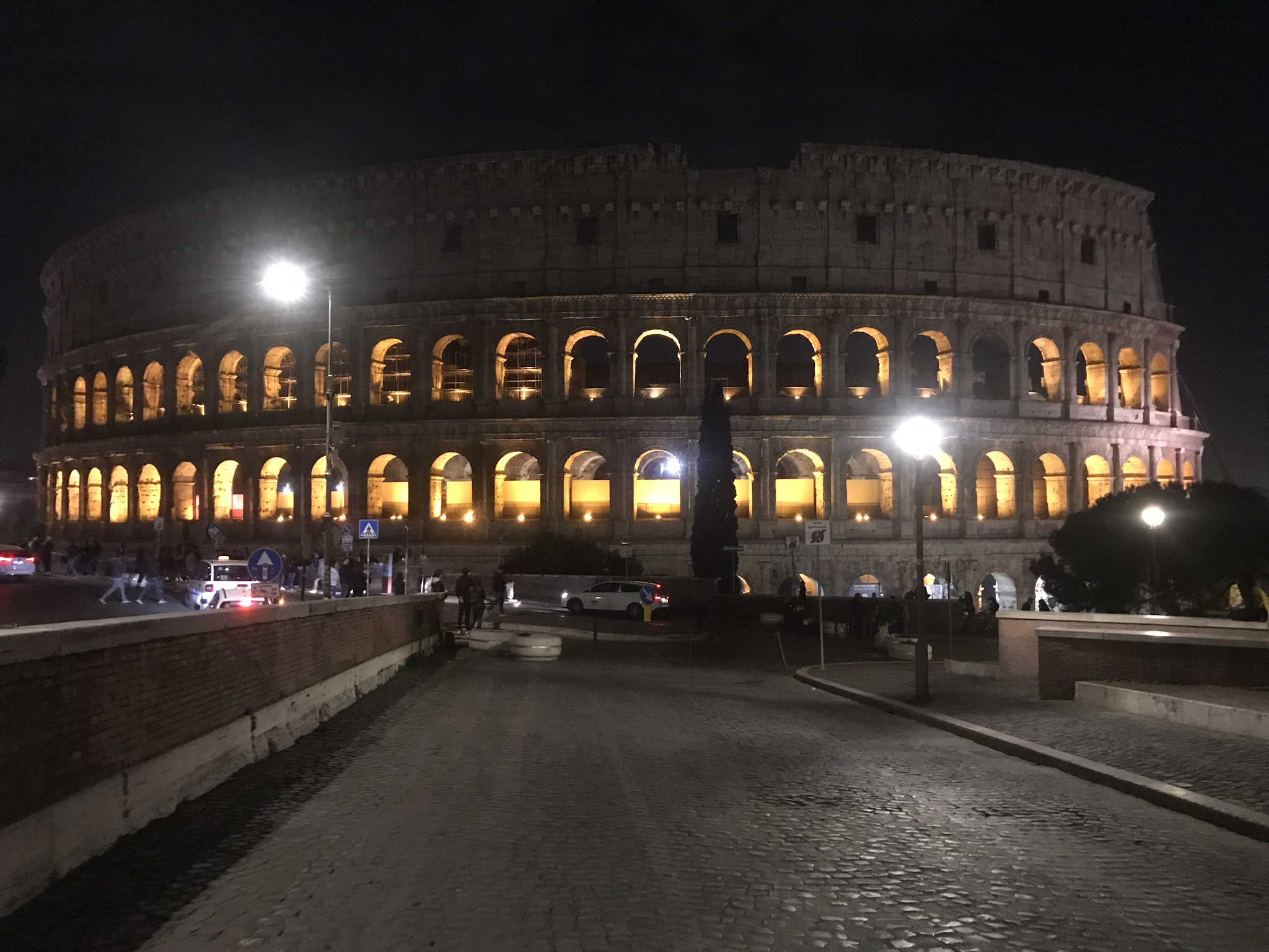 Колизей (Coliseum) был возведён в первом веке нашей эры – фотографии Италии