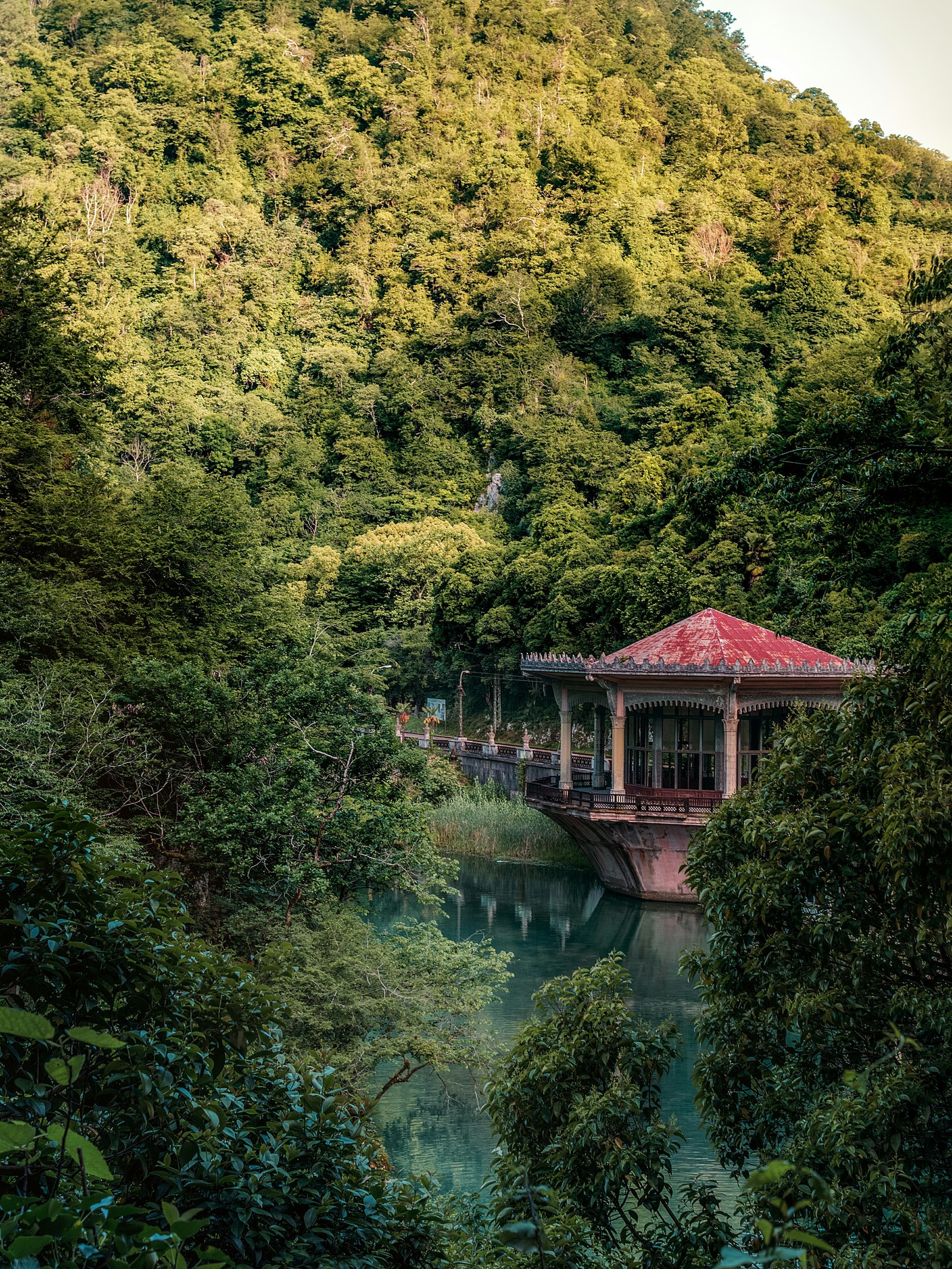 Беседка у Озера. Новый Афон – фотографии Абхазии