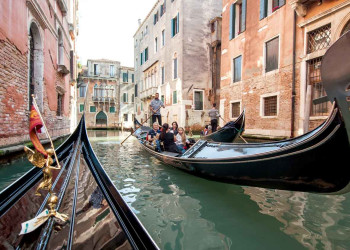 Венецианские гондолы и гондольеры – фотографии Италии