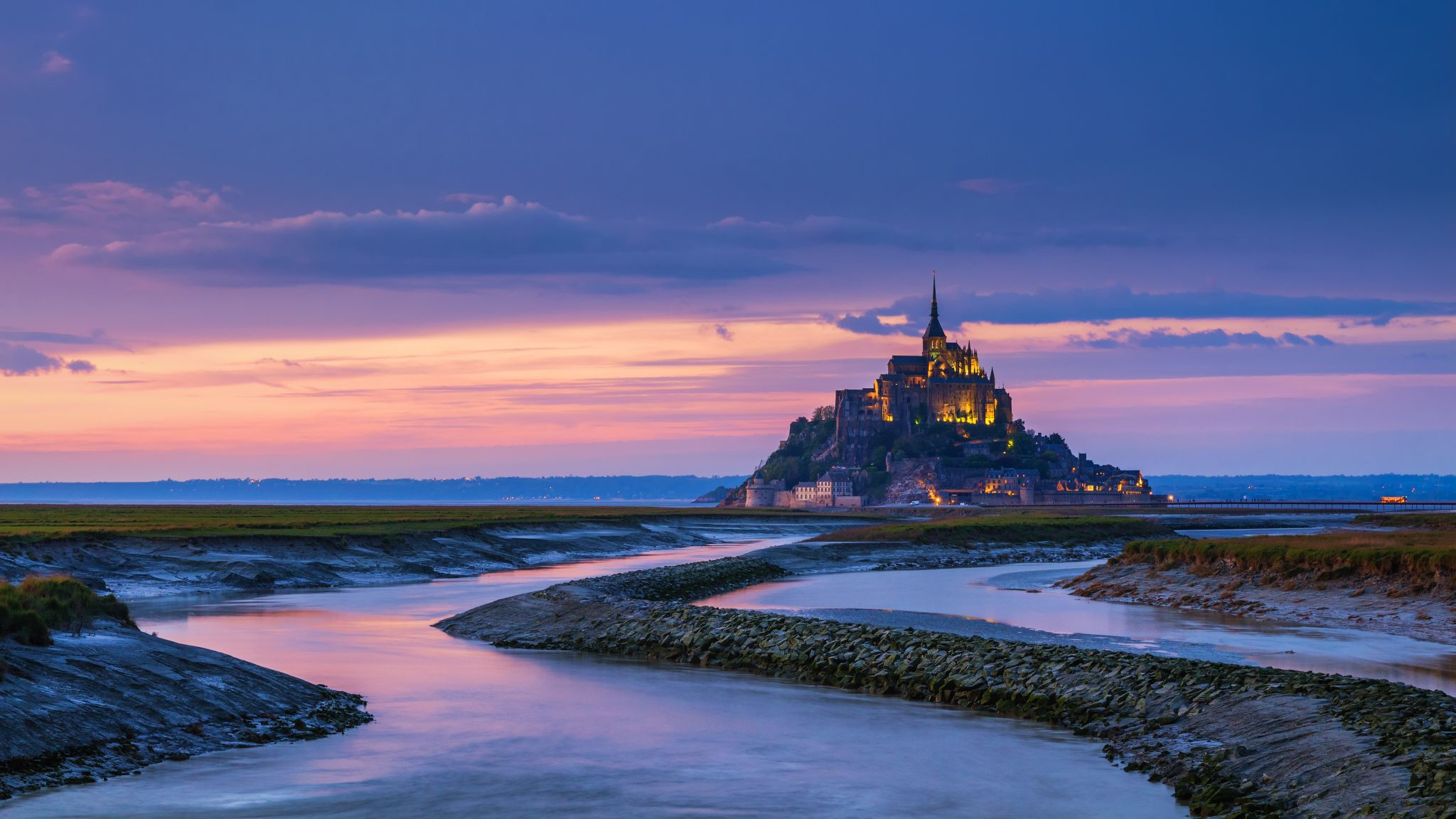 Крошечная островная коммуна Мон-Сен-Мишель (Mont Saint Michel) во Франции – фотографии Франции