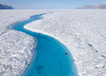 Голубая река в леднике Петермана (Гренландия) – фотографии Гренландии