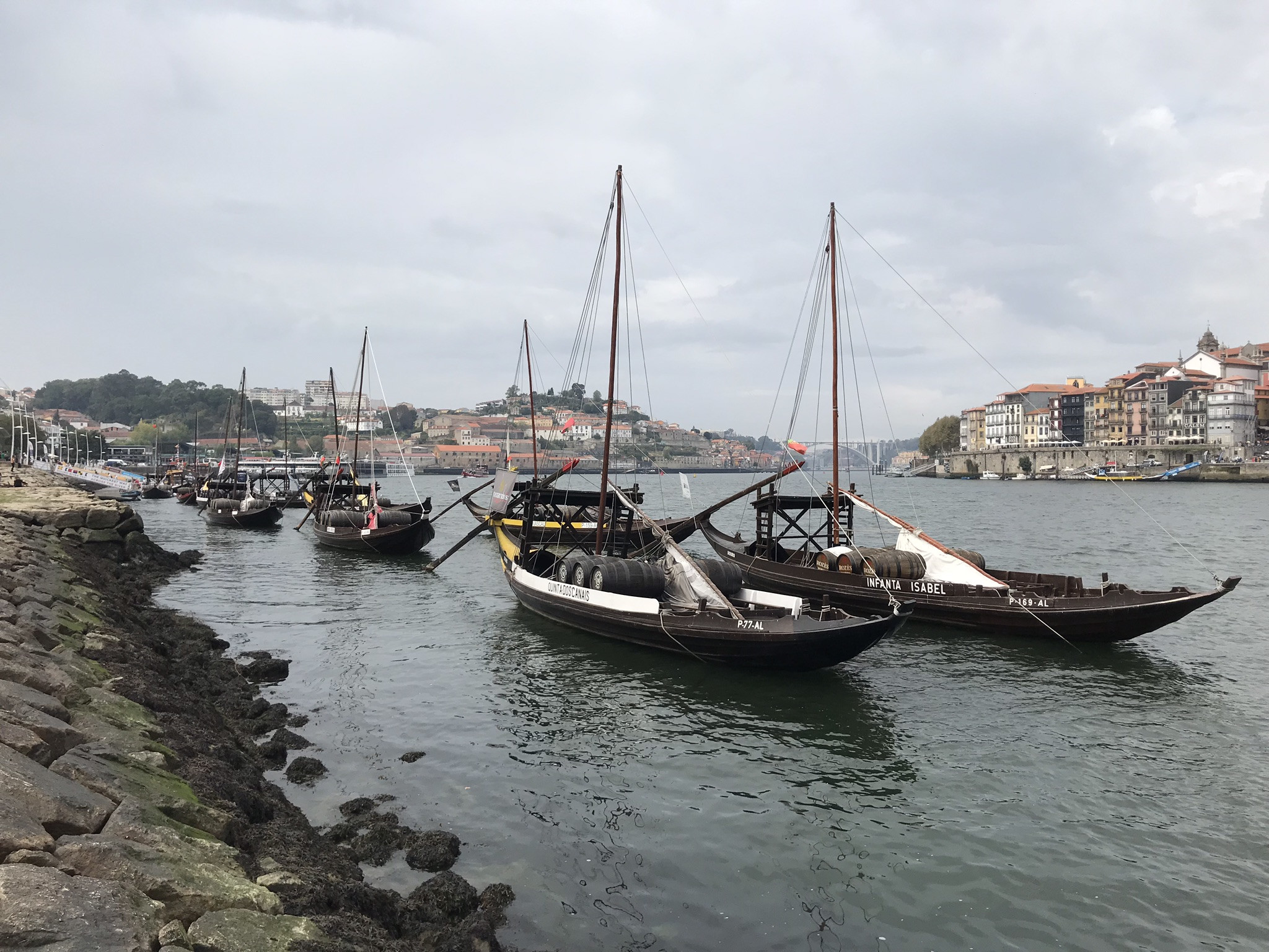 Набережная реки Дуэро в Порту – фотографии Португалии