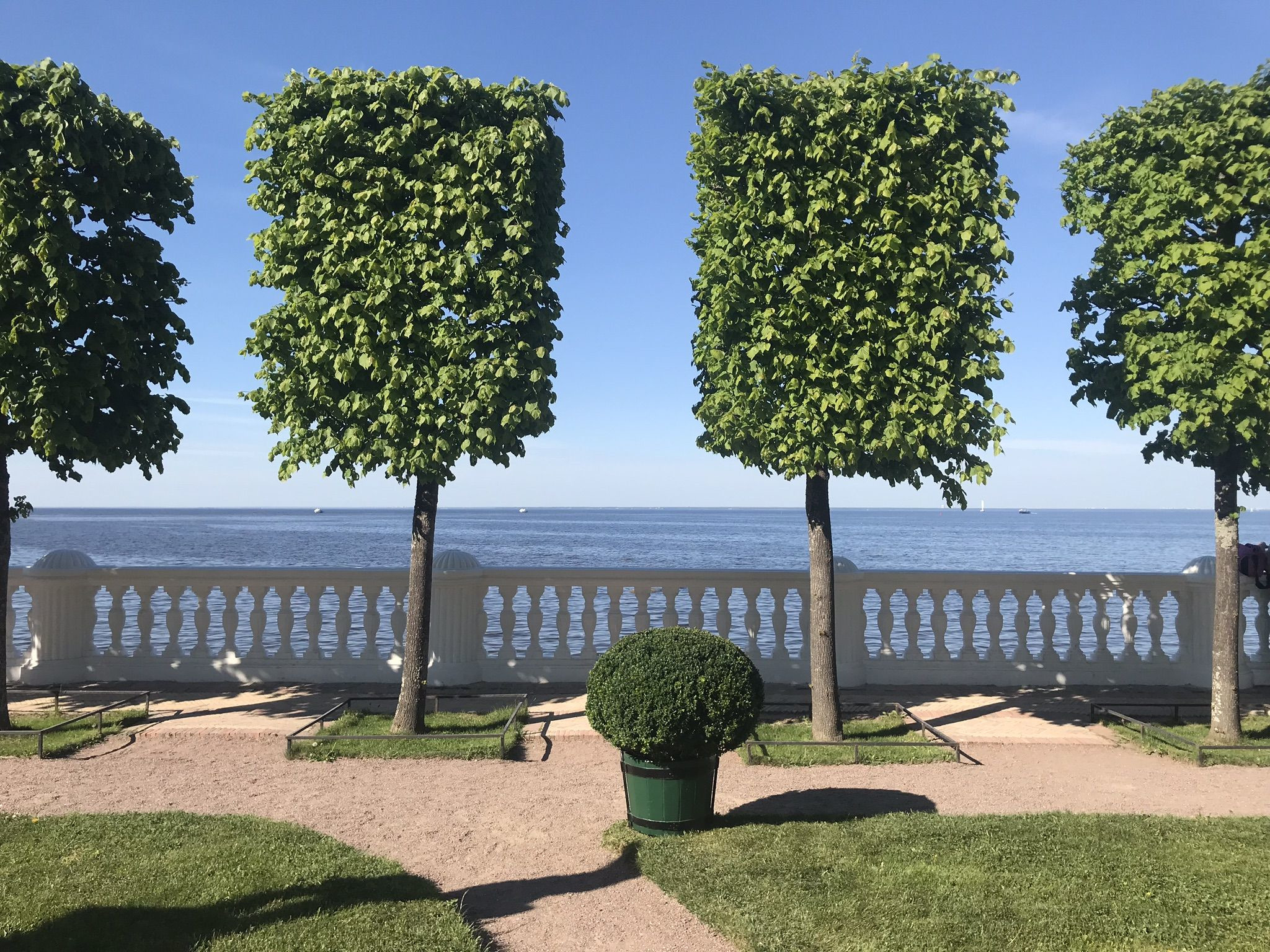 Петергоф, вид на залив – фотографии России