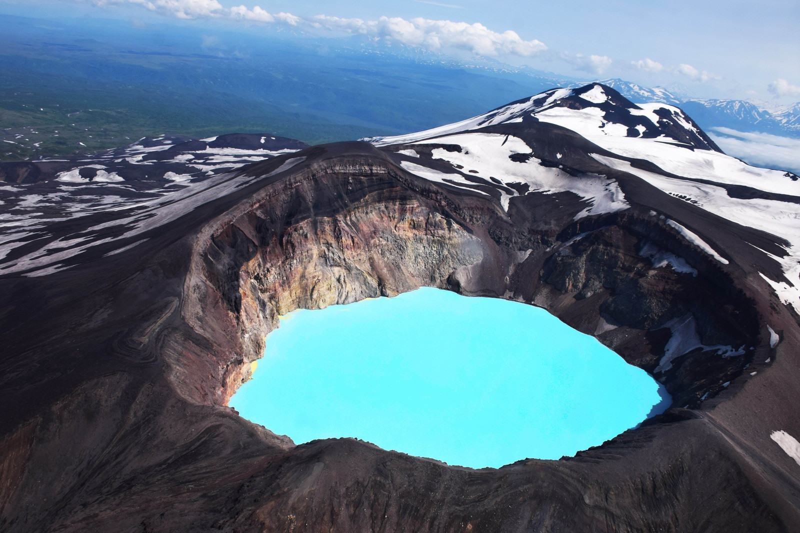 Вулкан Малый Семячик (Maly Semyachik) на Камчатке – фотографии России