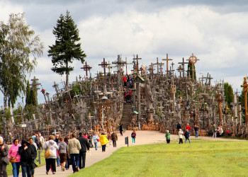 Гора Крестов в Литве тесно связана с множественными войнами и восстаниями – фотографии Литвы