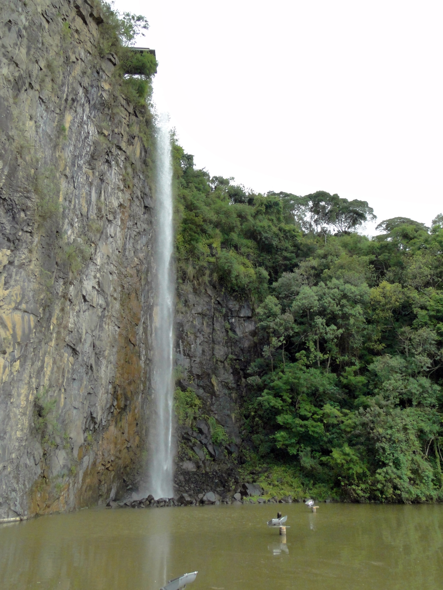 Водопад в парке Тангуа (Tangua Park) – фотографии Бразилии