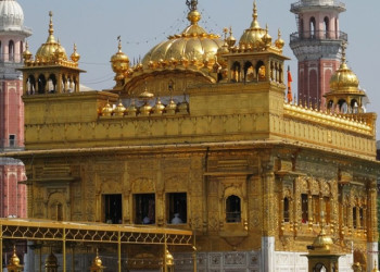 Сикхи считают Золотой храм Хармандир-Сахиб священным – фотографии Индии