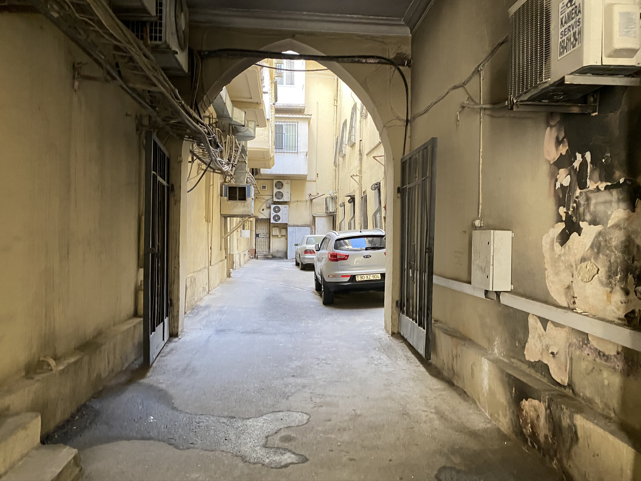 Узкие дворики в центре Баку – фотографии Азербайджана