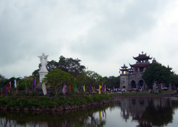 Собор Фат-Диен в провинции Ниньбинь во Вьетнаме – фотографии Вьетнама