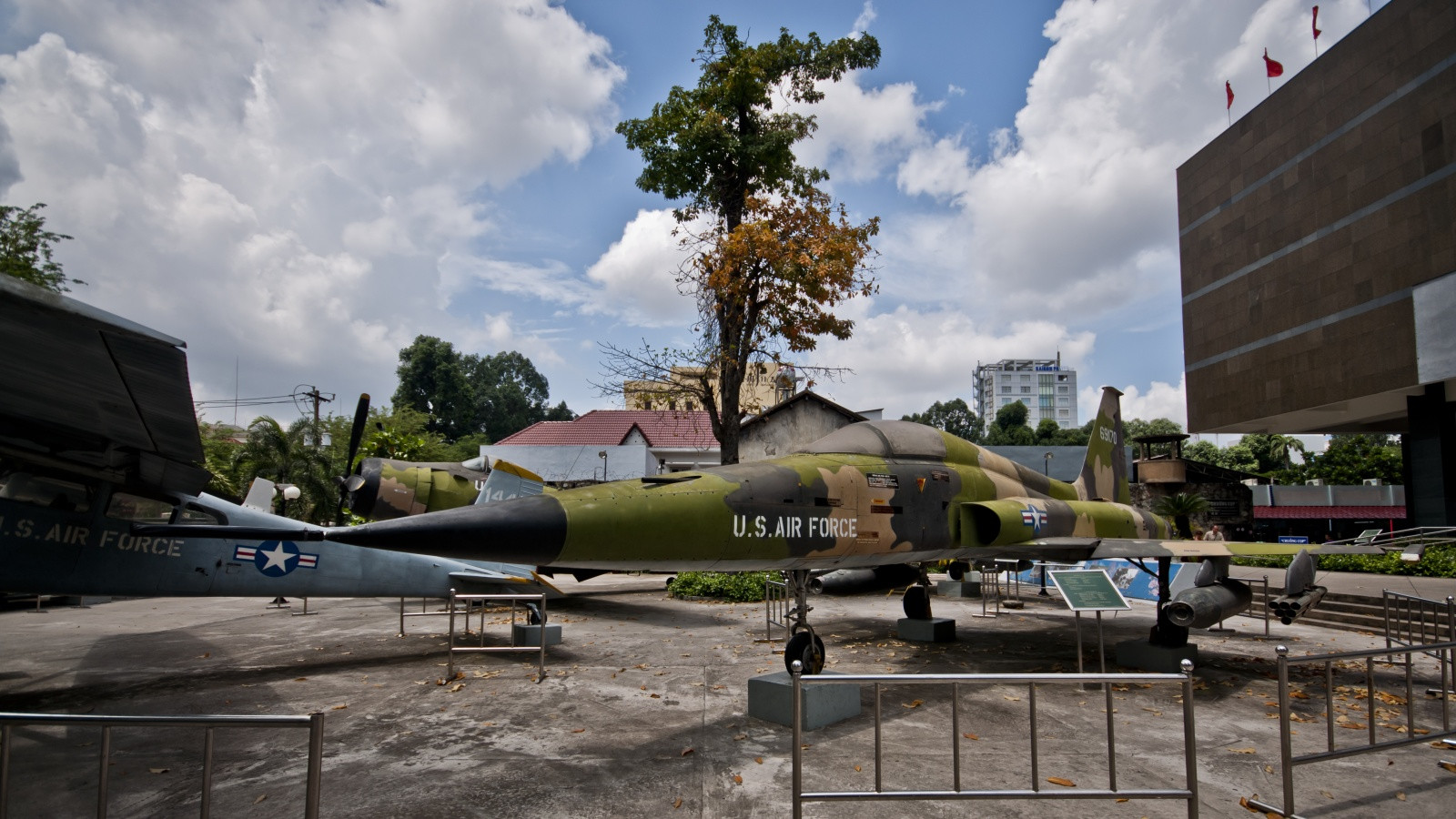 Музей отзвуков войны в Сайгоне (Хошимине) – фотографии Вьетнама