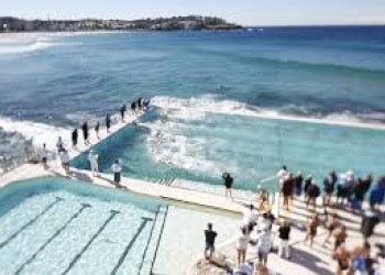 Если вы арендовали машину, то с парковками рядом с бассейном Bondi Icebergs довольно сложно – фотографии Австралии