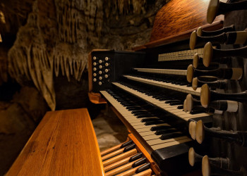 Уникальный сталактитовый орган (The Great Stalacpipe Organ) в Вирджинии, США – фотографии США