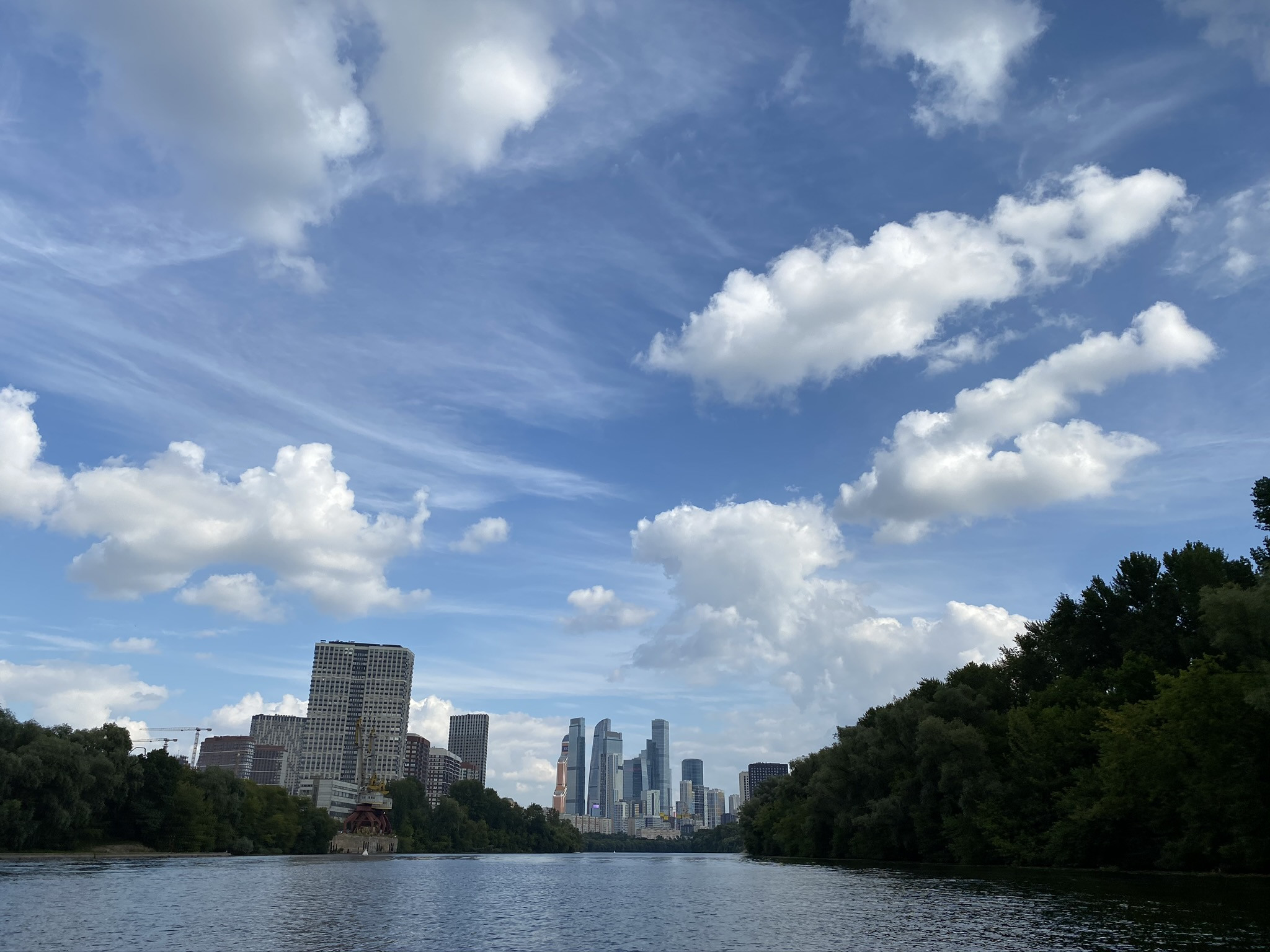 На резиновой лодке по Москва реке в сторону Москва Сити – фотографии России