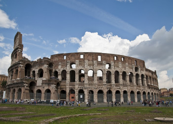 Колизей (Coliseum) в Италии имеет форму амфитеатра – фотографии Италии