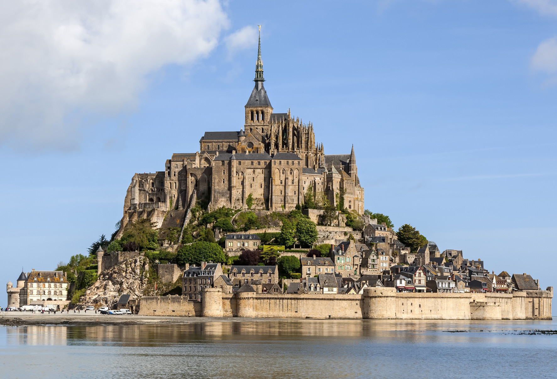 Мон-Сен-Мишель (Mont Saint Michel) - «чудо западного мира», Франция – фотографии Франции