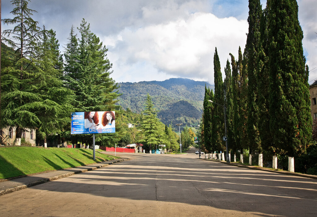Проезжая часть. Ткуарчал. Абхазия – фотографии Абхазии