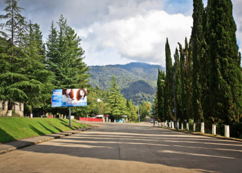 Проезжая часть. Ткуарчал. Абхазия – фотографии Абхазии