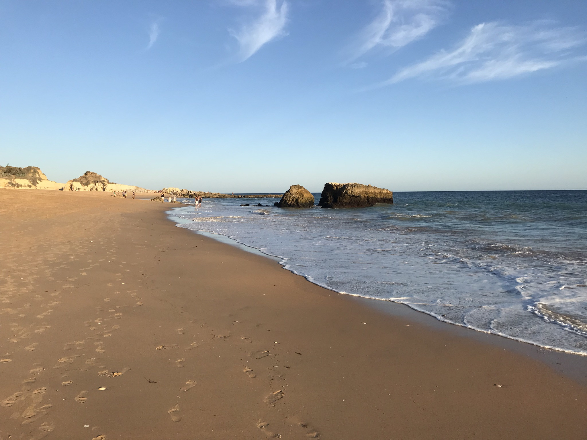 Песок на пляже Албуфейры в Португалии – фотографии Португалии