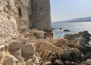 Крепость Кызкалеси (тур. Kızkalesi — Девичья крепость), провинция Мерсин – фотографии Турции