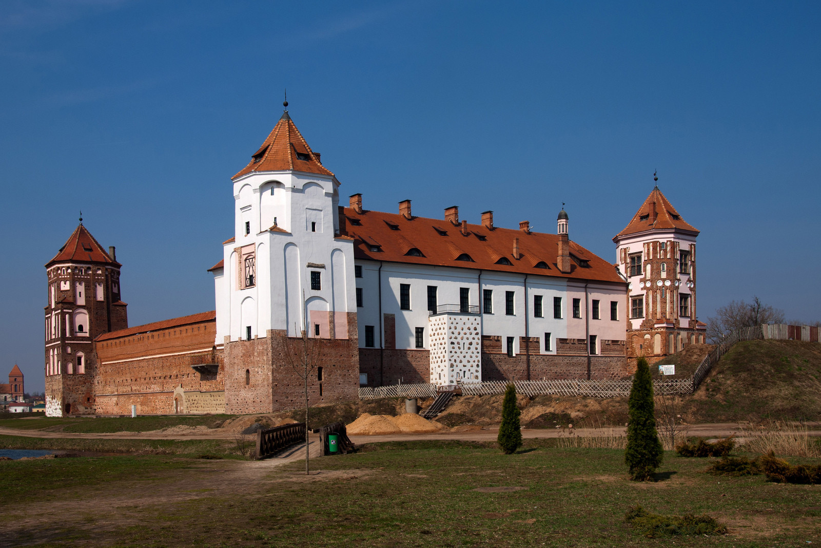 Мирский замок в посёлке Мир (Гродненская область) – фотографии Беларуси
