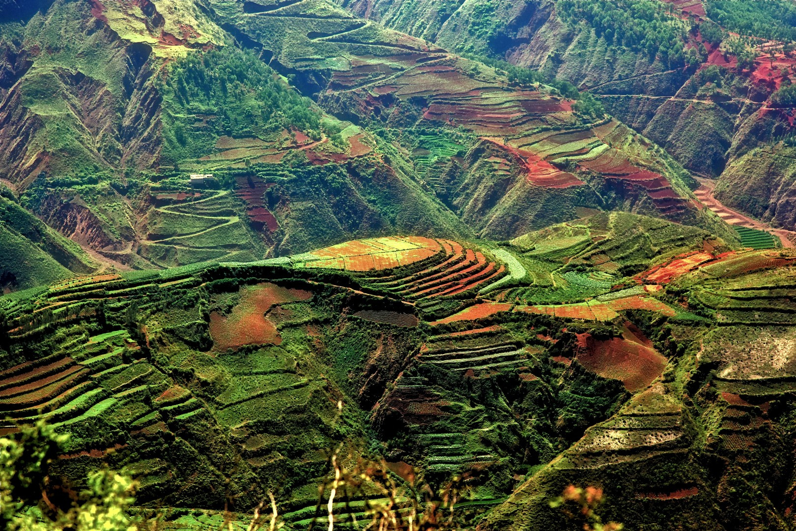 Красота Красной Земли Дончуань влечёт всё больше и больше фотографов в засушливые горы Юньнань – фотографии Китая